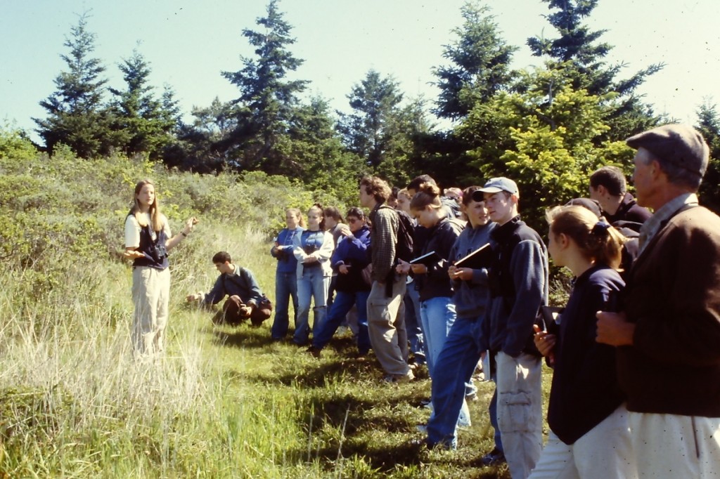 Introductory Biology students on field trip to Palomarin Bird Banding Station